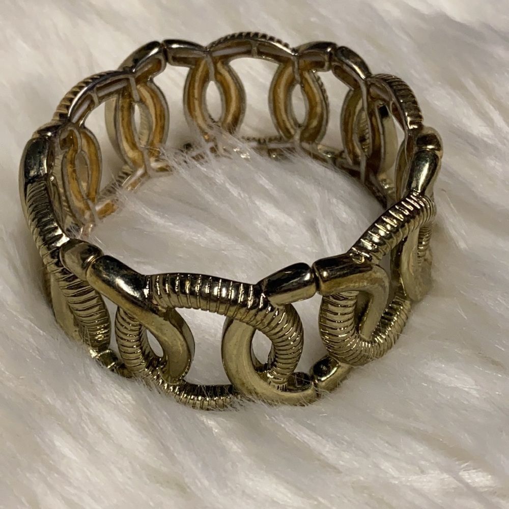 Interlocking Link Stretch Cuff Bracelet - Picture 3 of 6